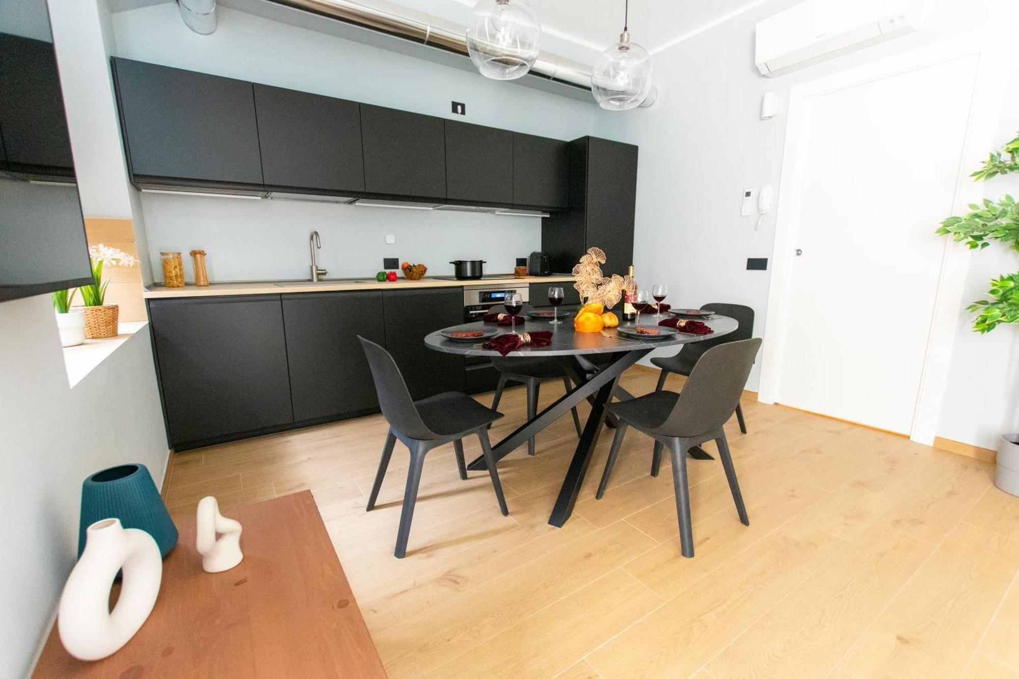 Ihost Luxury -private Parking- Plana 3 Apartment Mailand